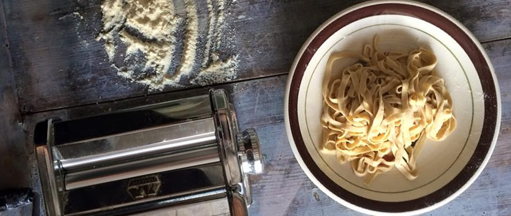 Luccacookingcalsses -  Tagliatelle with mushroom sauce with Tamara